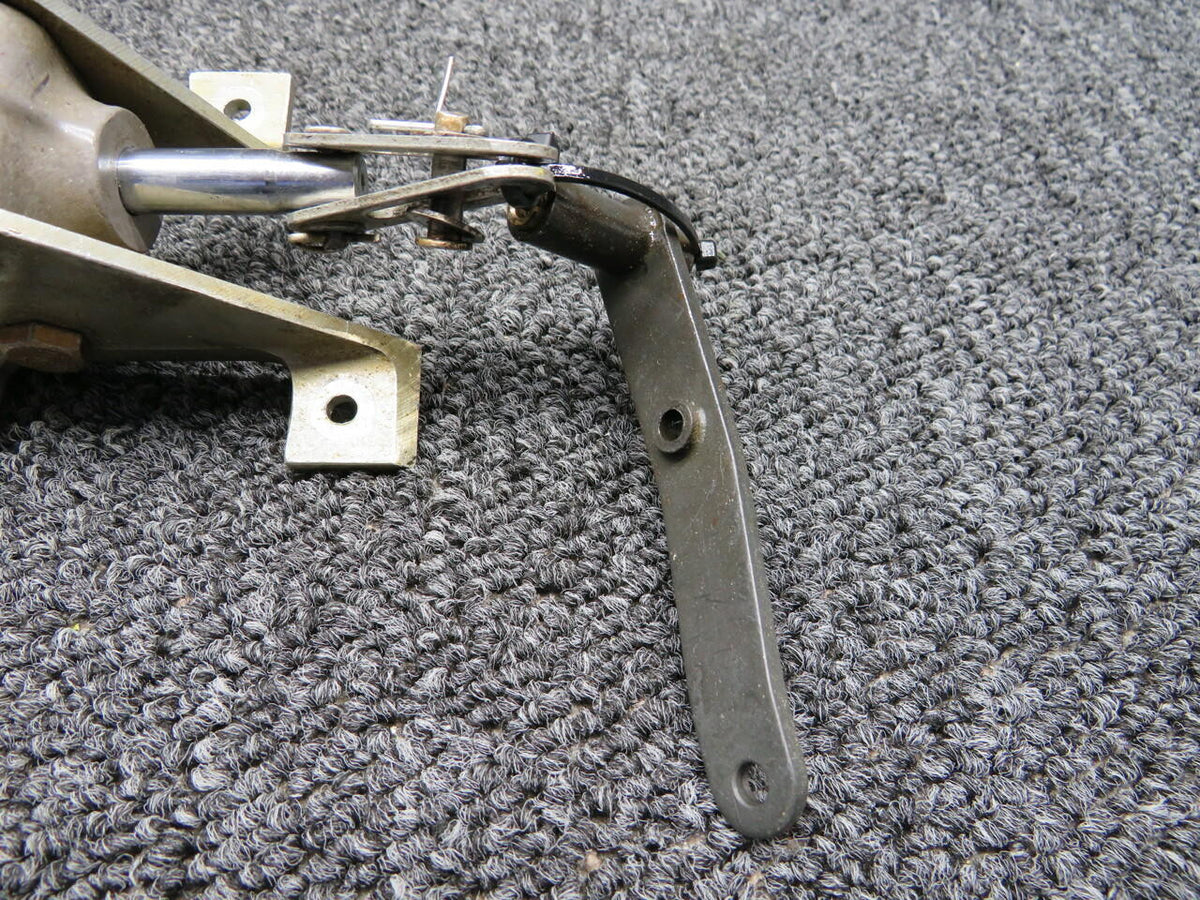 Cessna 1280109-3 USE 1280504-2 Cessna T210H Lock Cylinder Assembly W/ Brackets