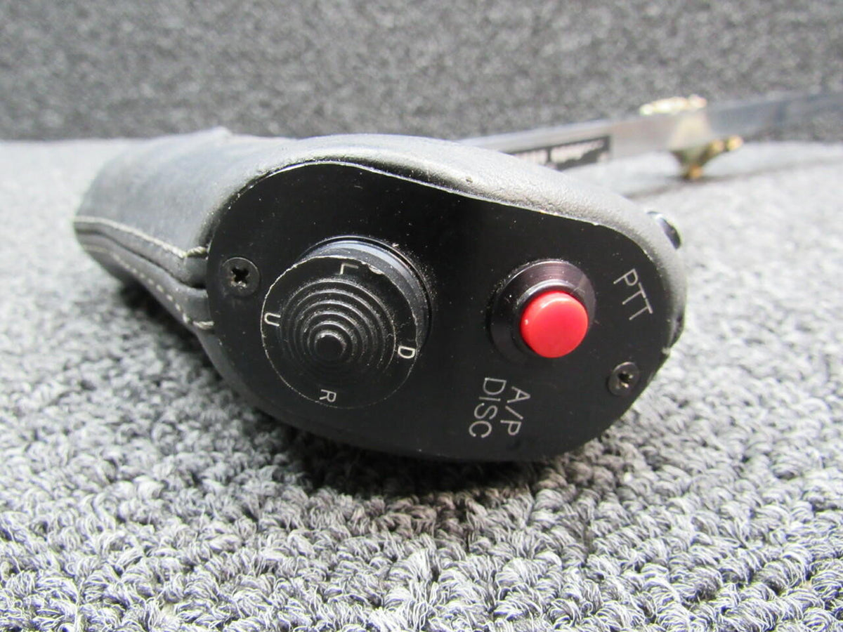 Cirrus 24578-001 / 13975-003 Cirrus SR22T Yoke Grip Assy W/ Yoke Tube LH Hours 695.5