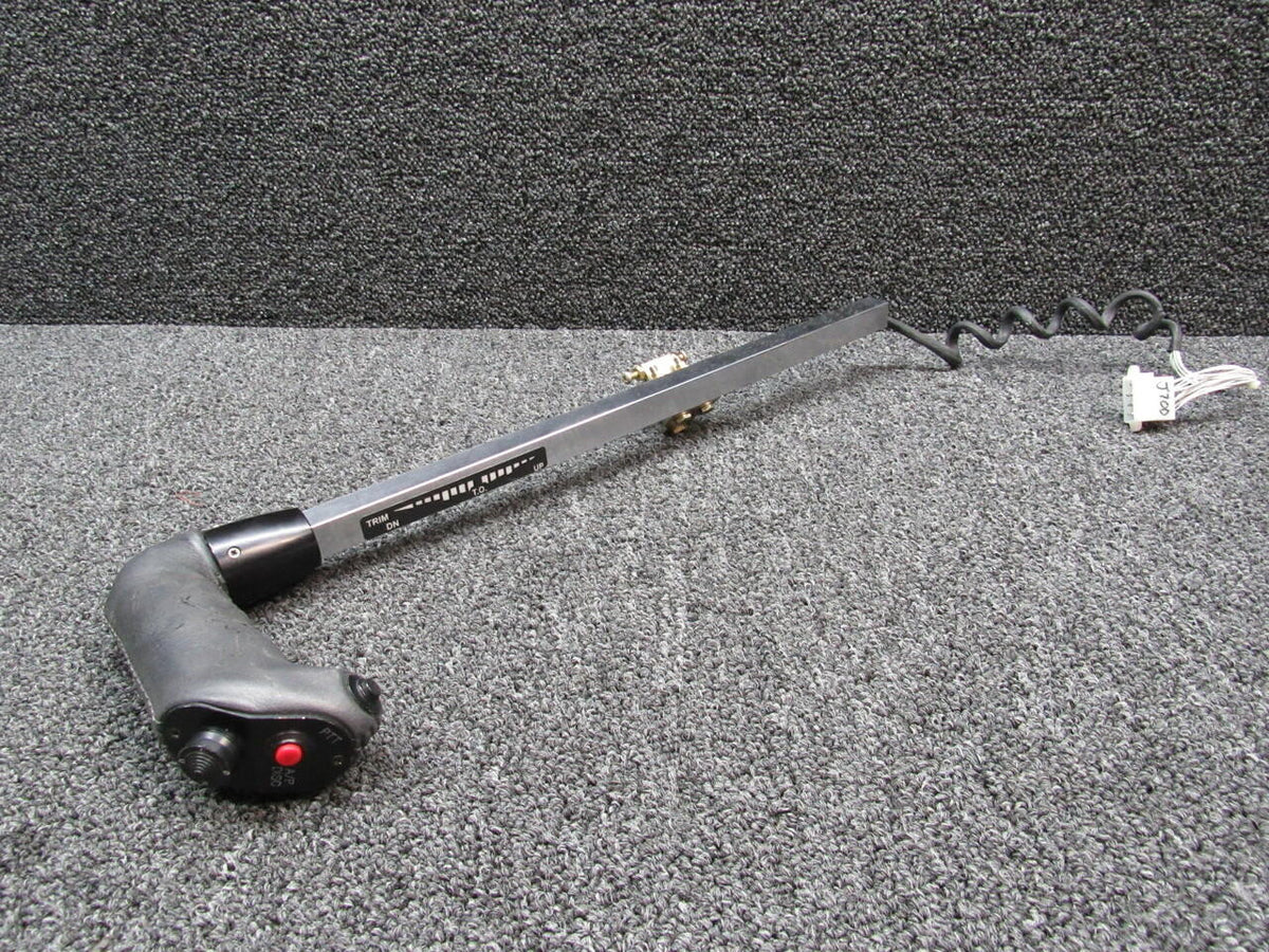 Cirrus 24578-001 / 13975-003 Cirrus SR22T Yoke Grip Assy W/ Yoke Tube LH Hours 695.5