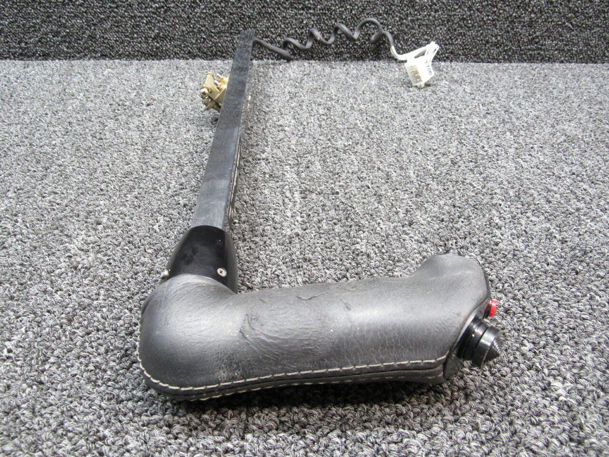 Cirrus 24578-001 / 13975-003 Cirrus SR22T Yoke Grip Assy W/ Yoke Tube LH Hours 695.5