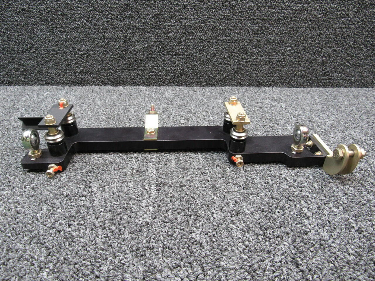 Cirrus 14938-003 Cirrus SR22T Yoke Bearing Mount W/ Hardware LH Hours 695.5
