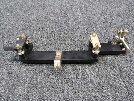 Cirrus 14938-004 Cirrus SR22T Yoke Bearing Mount W/ Hardware RH Hours 695.5
