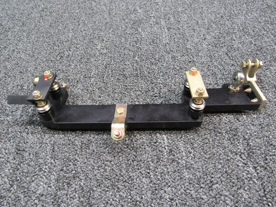 Cirrus 14938-004 Cirrus SR22T Yoke Bearing Mount W/ Hardware RH Hours 695.5
