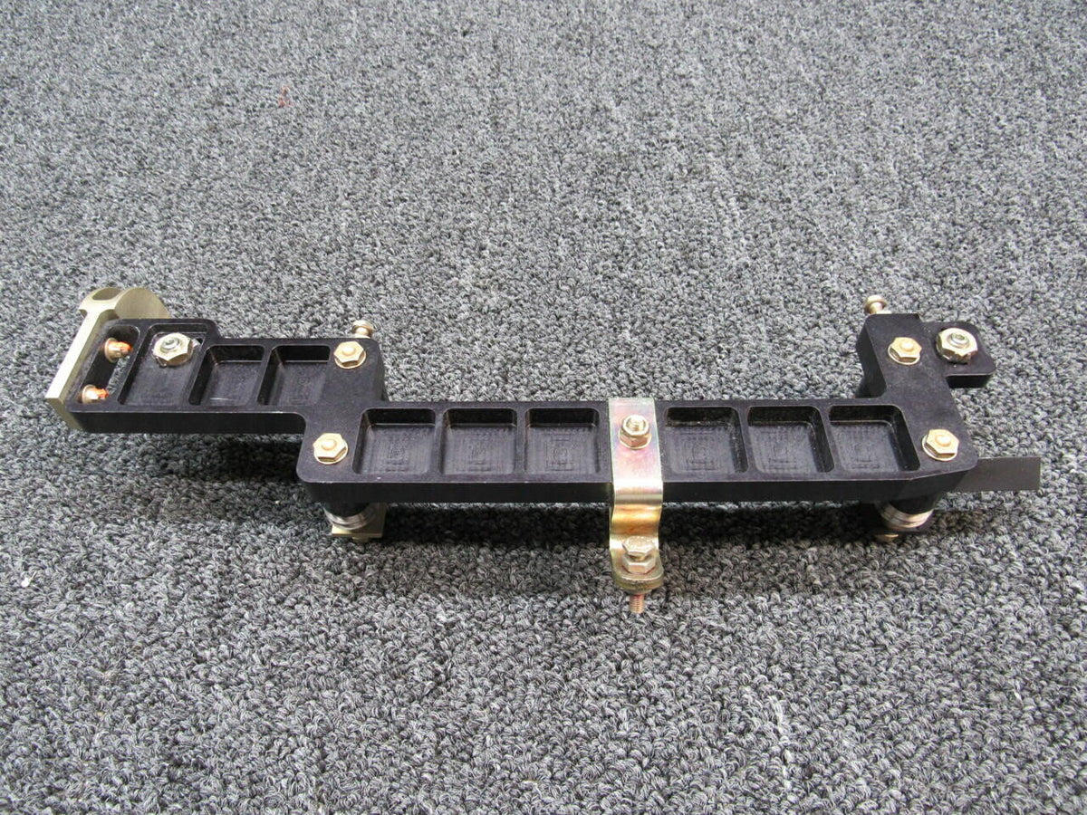 Cirrus 14938-004 Cirrus SR22T Yoke Bearing Mount W/ Hardware RH Hours 695.5