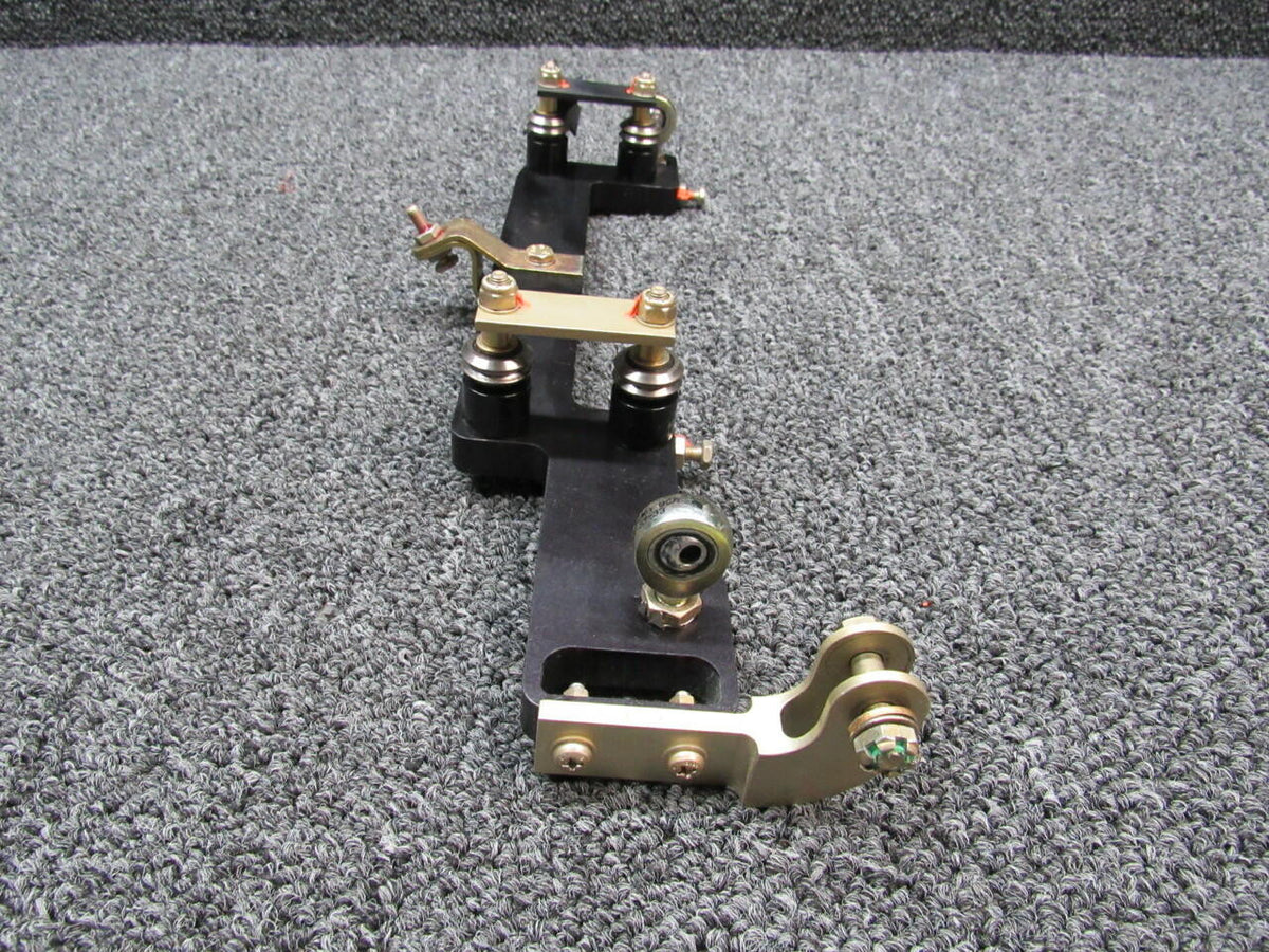 Cirrus 14938-004 Cirrus SR22T Yoke Bearing Mount W/ Hardware RH Hours 695.5