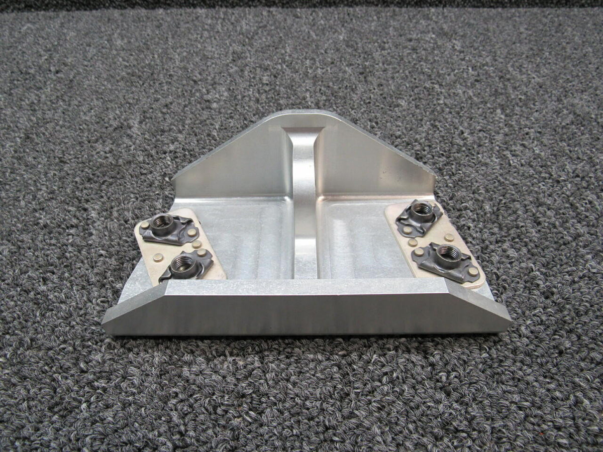 Cirrus 16940-001 Cirrus SR22T Upper Gear Attach Fitting Hours 695.5