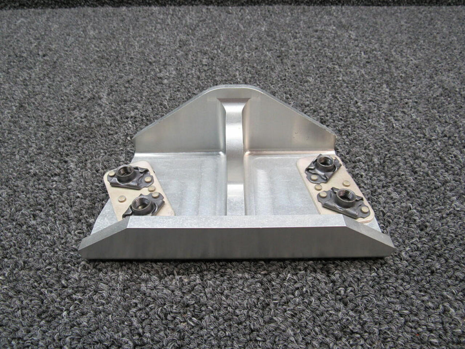 Cirrus 16940-001 Cirrus SR22T Upper Gear Attach Fitting Hours 695.5
