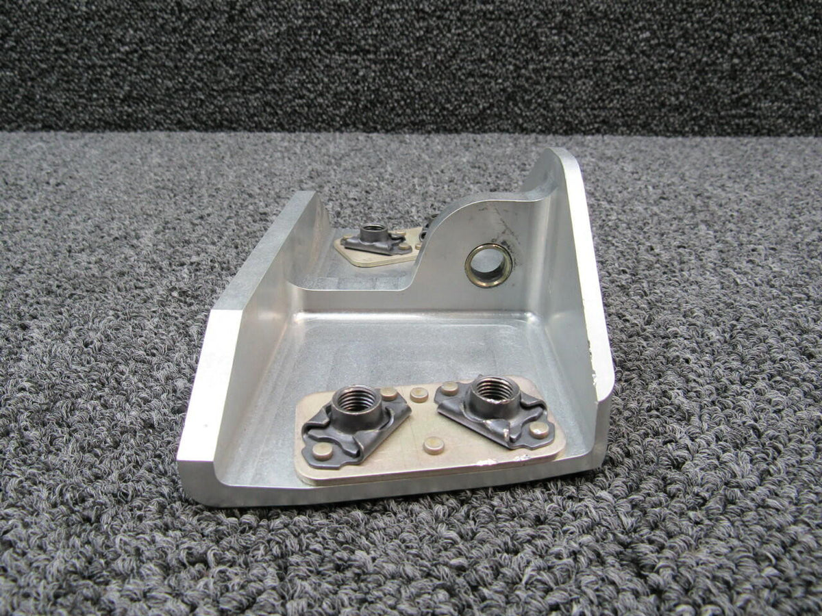 Cirrus 16940-001 Cirrus SR22T Upper Gear Attach Fitting Hours 695.5