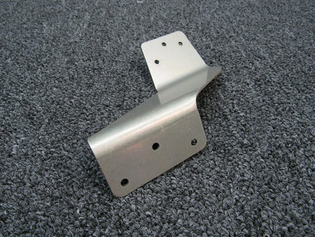 Cirrus 19337-001 Cirrus SR22T Bracket Side Pulley LH Hours 695.5
