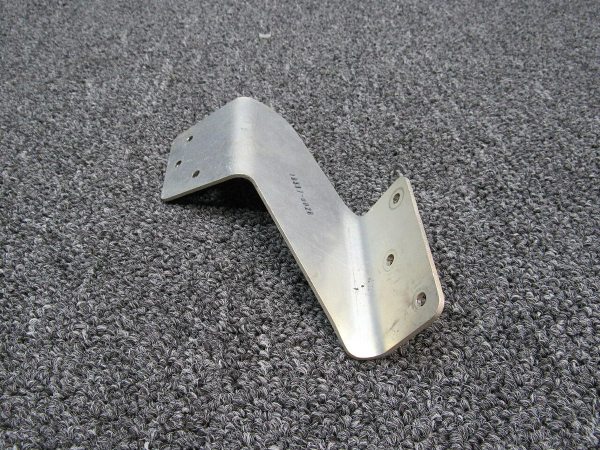 Cirrus 19337-002 Cirrus SR22T Bracket Side Pulley RH Hours 695.5