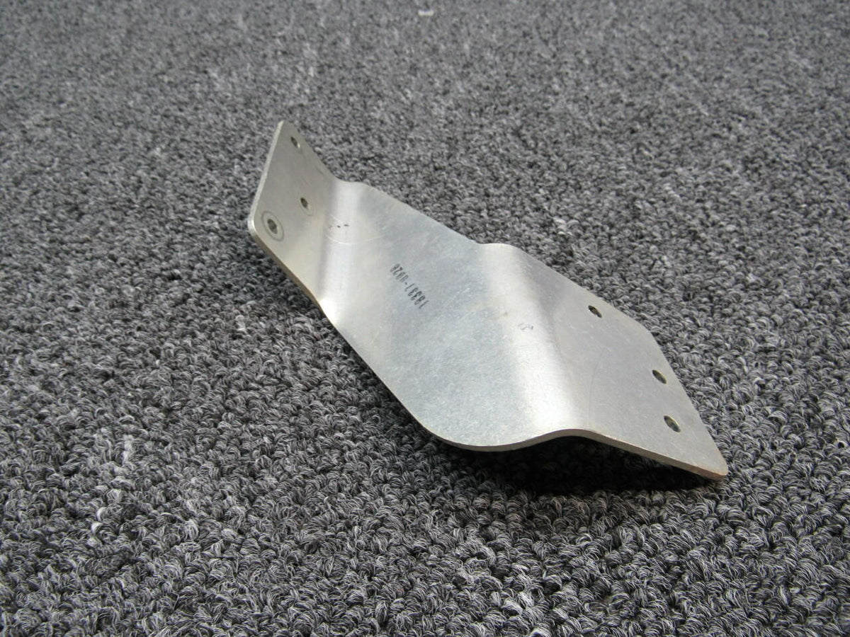 Cirrus 19337-002 Cirrus SR22T Bracket Side Pulley RH Hours 695.5