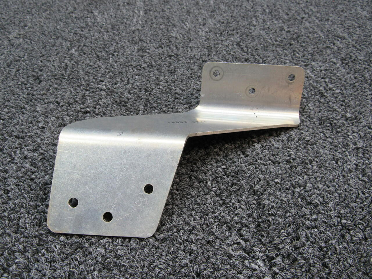Cirrus 19337-002 Cirrus SR22T Bracket Side Pulley RH Hours 695.5