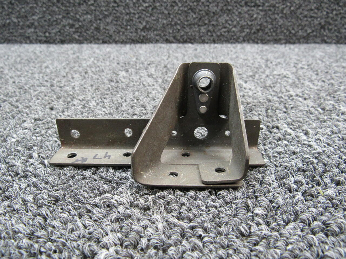 Cessna 0713984-6 Cessna A185F Bracket Assembly RH