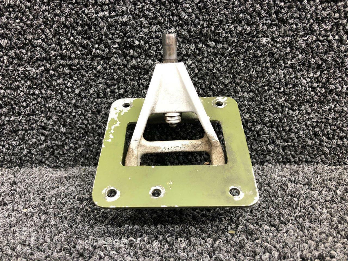 Cessna 5115537-1 Cessna 402C Aileron Yoke Assembly RH W/ Bracket