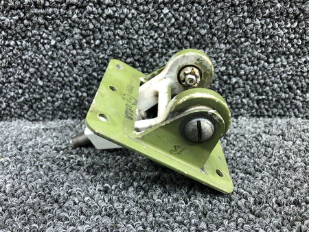 Cessna 5115537-1 Cessna 402C Aileron Yoke Assembly RH W/ Bracket