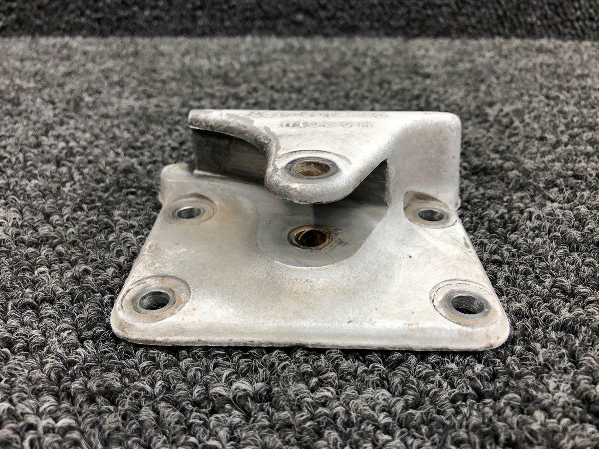 Cessna 0842105-7 Casting 0842105-497 Cessna 402C Nose Gear Drag Link LH