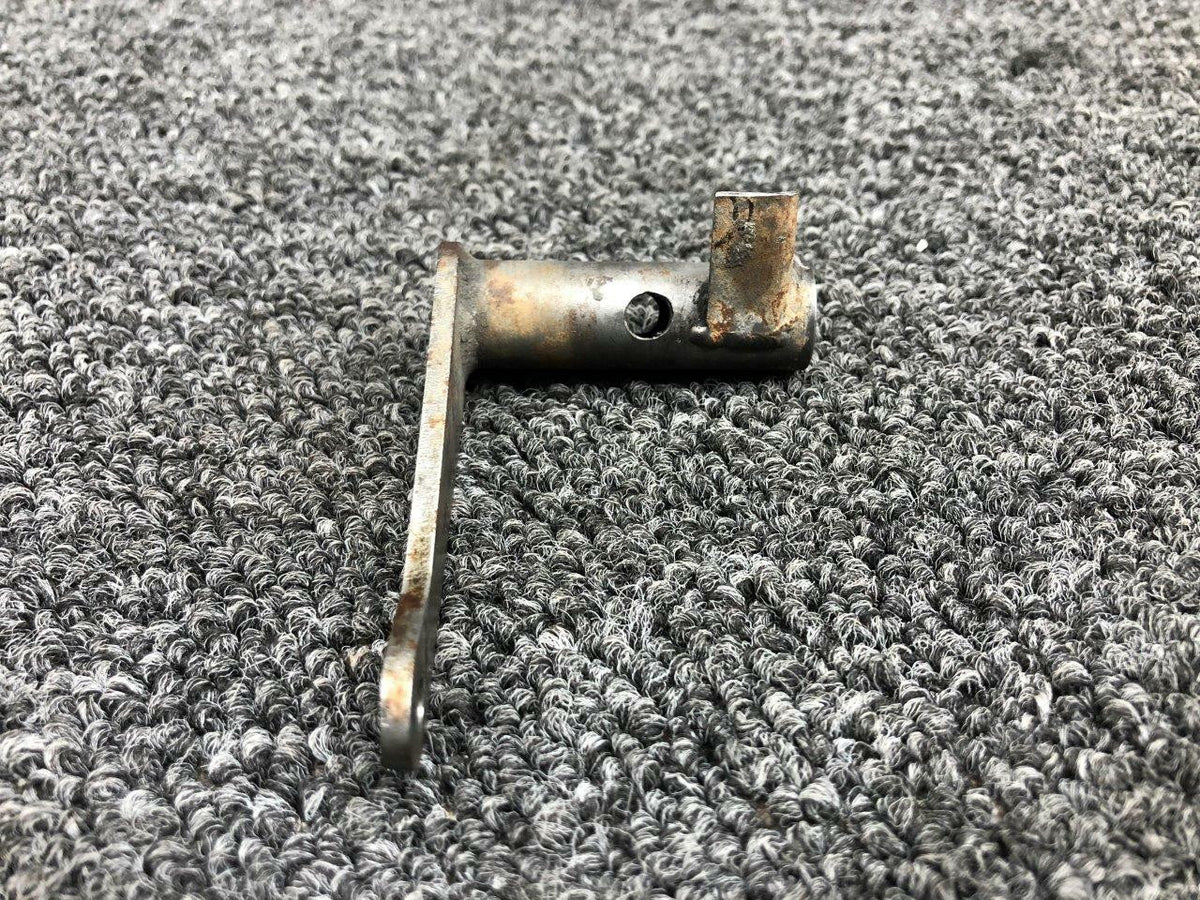 Cessna 5250118-4 Cessna 402C Cowl Flap Arm Assembly RH