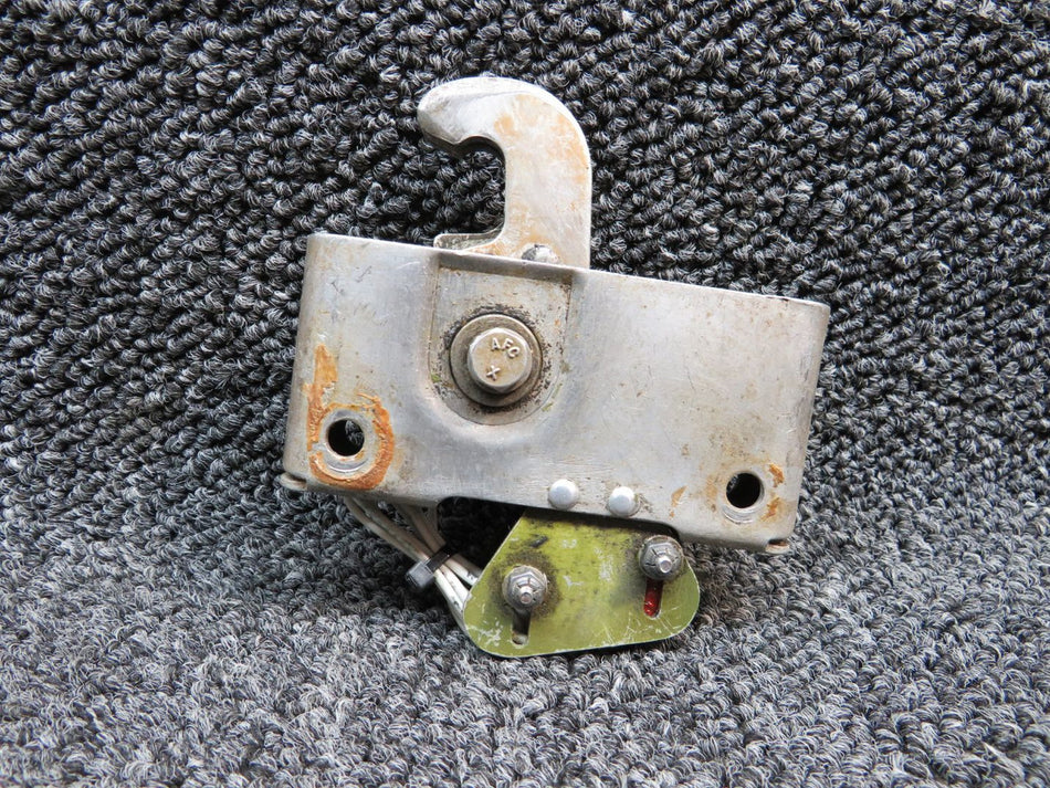 5011287-2 Cessna 402C Cargo Door Latch Assembly Upper / Lower W/ Plate