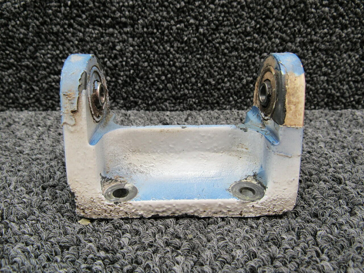 Beechcraft 96-610012-15 USE 96-610012-21 Beechcraft 95-B55 Elevator Hinge Assy