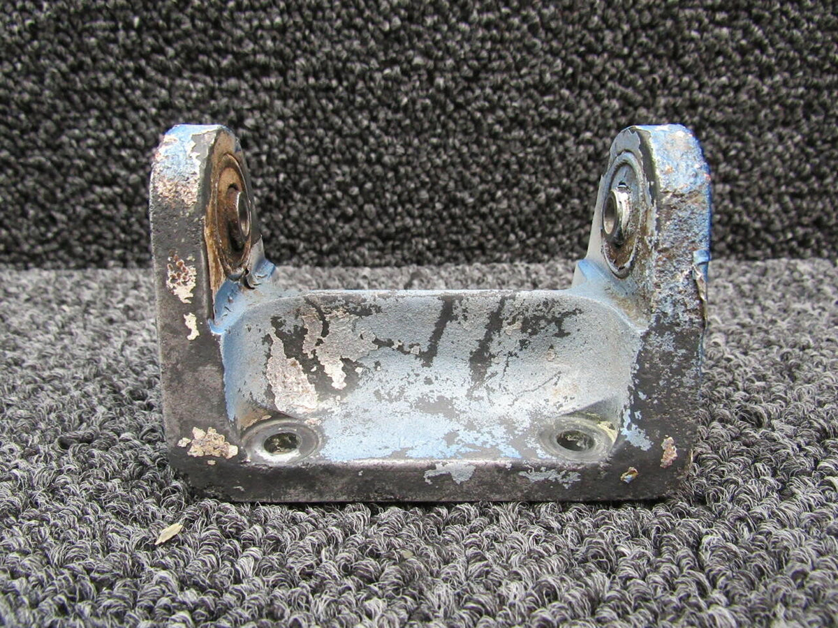 Beechcraft 96-610012-15 USE 96-610012-21 Beechcraft 95-B55 Elevator Hinge Assy