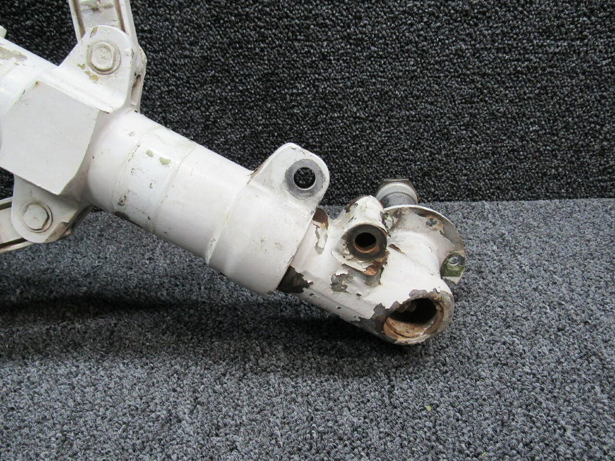 Beechcraft 95-810002-652 Beechcraft 95-B55 Main Gear Assembly RH Minus Torque Links