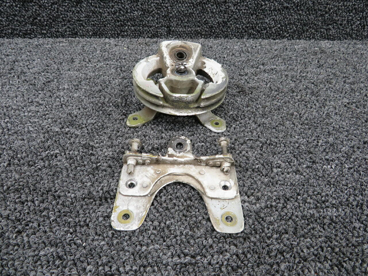 Cessna 5115533-1 USE 5115542-1 Cessna 402C Aileron Quadrant Assembly WS 168.12