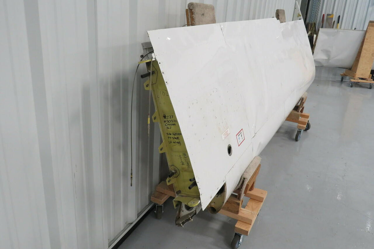 Cessna 0922200-3 Cessna 162 LH Wing Assembly