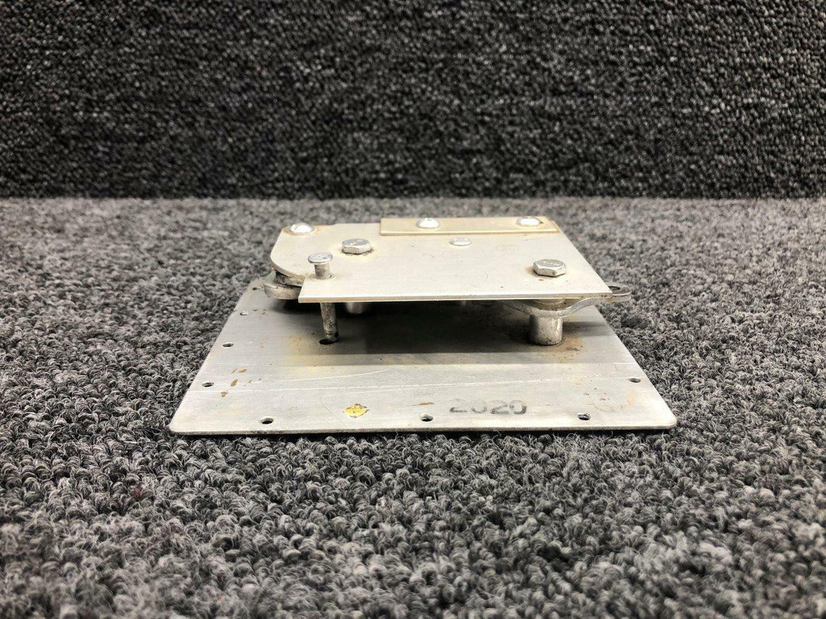 Mooney 310083 Old P/N 3370 Mooney M20B Hook Latch Assembly