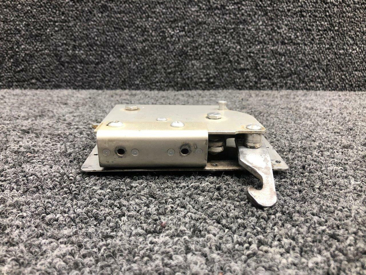 Mooney 310083 Old P/N 3370 Mooney M20B Hook Latch Assembly