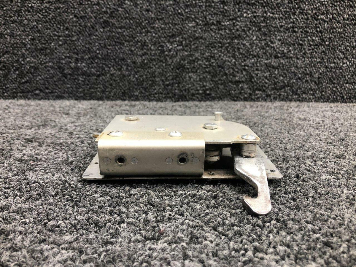Mooney 310083 Old P/N 3370 Mooney M20B Hook Latch Assembly