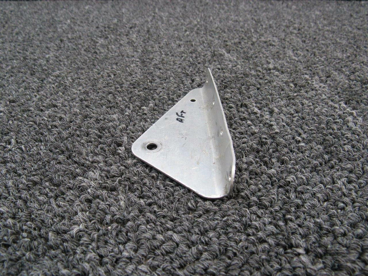 Cessna 2213060-1 Cessna TR182 Bracket LH AFT