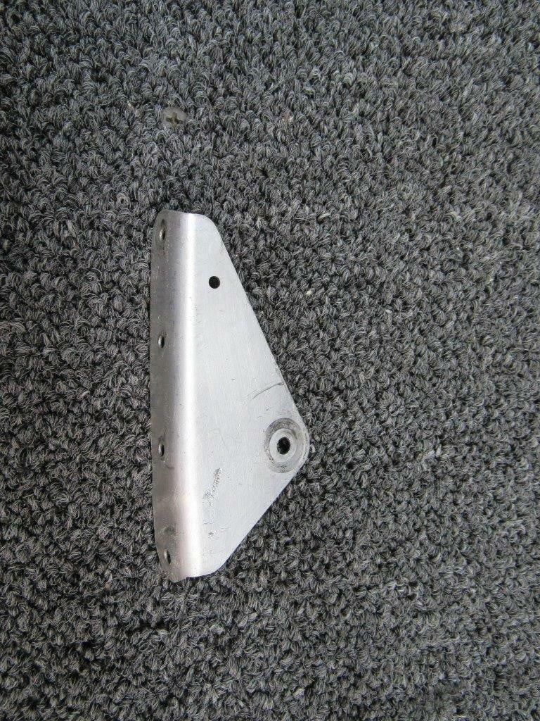 Cessna 2213060-1 Cessna TR182 Bracket LH AFT