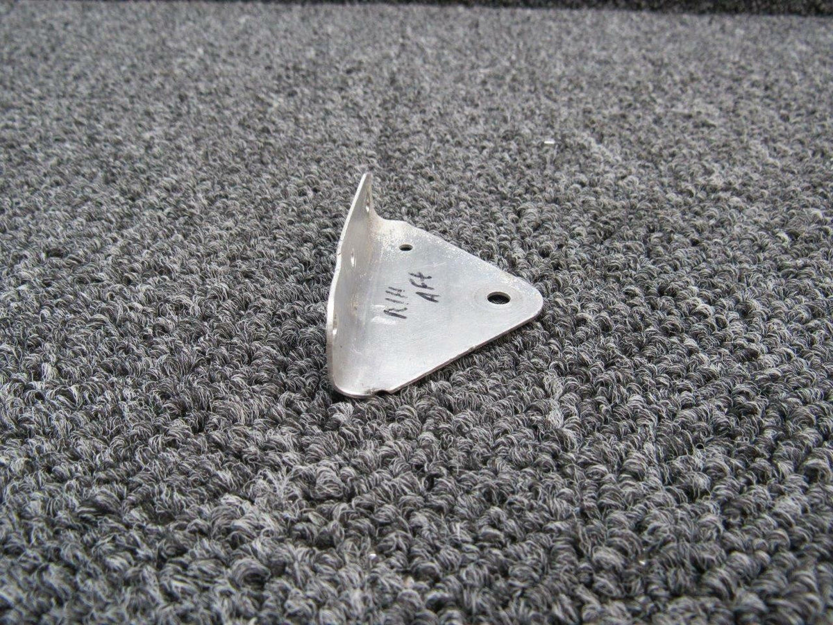 Cessna 2213061-2 Cessna TR182 Bracket RH Forward