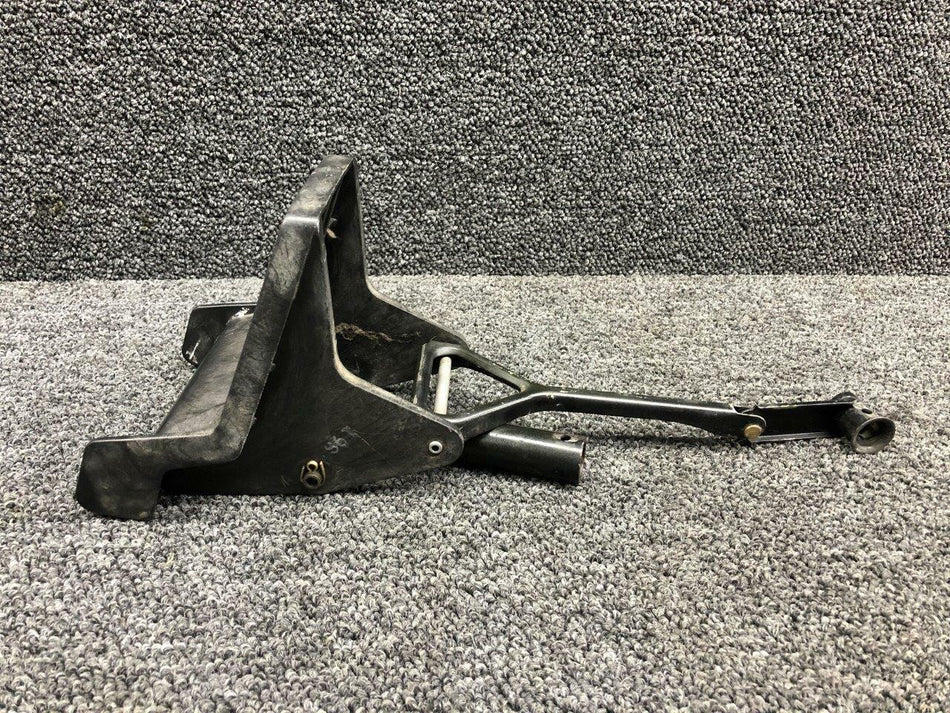 Cessna 0413578-1, 0511336-1 Cessna A185F Rudder Pedal Assembly w Link and Bellcrank