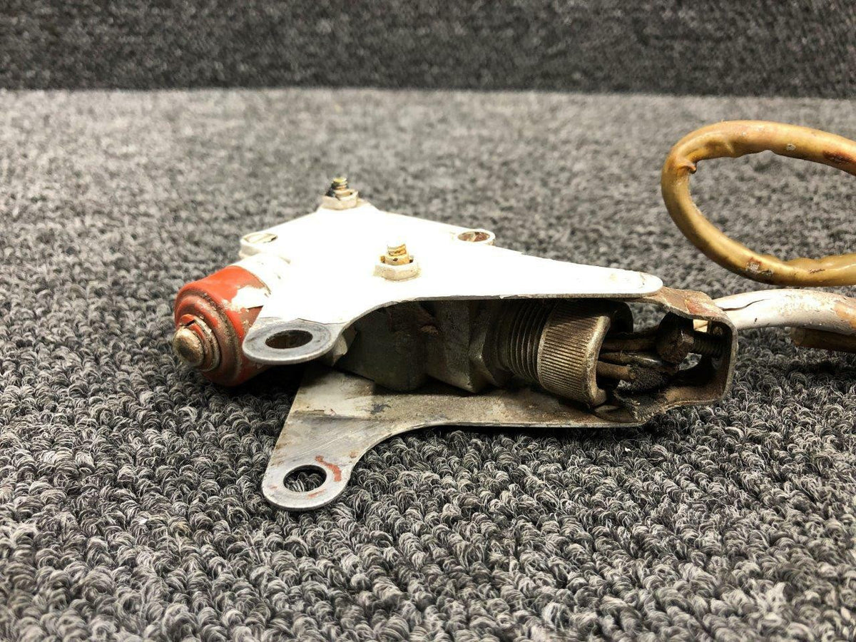 Cessna 2VB1 / 0872000-74 Cessna 401 Nose Gear Switch W/ Brackets Volts 28