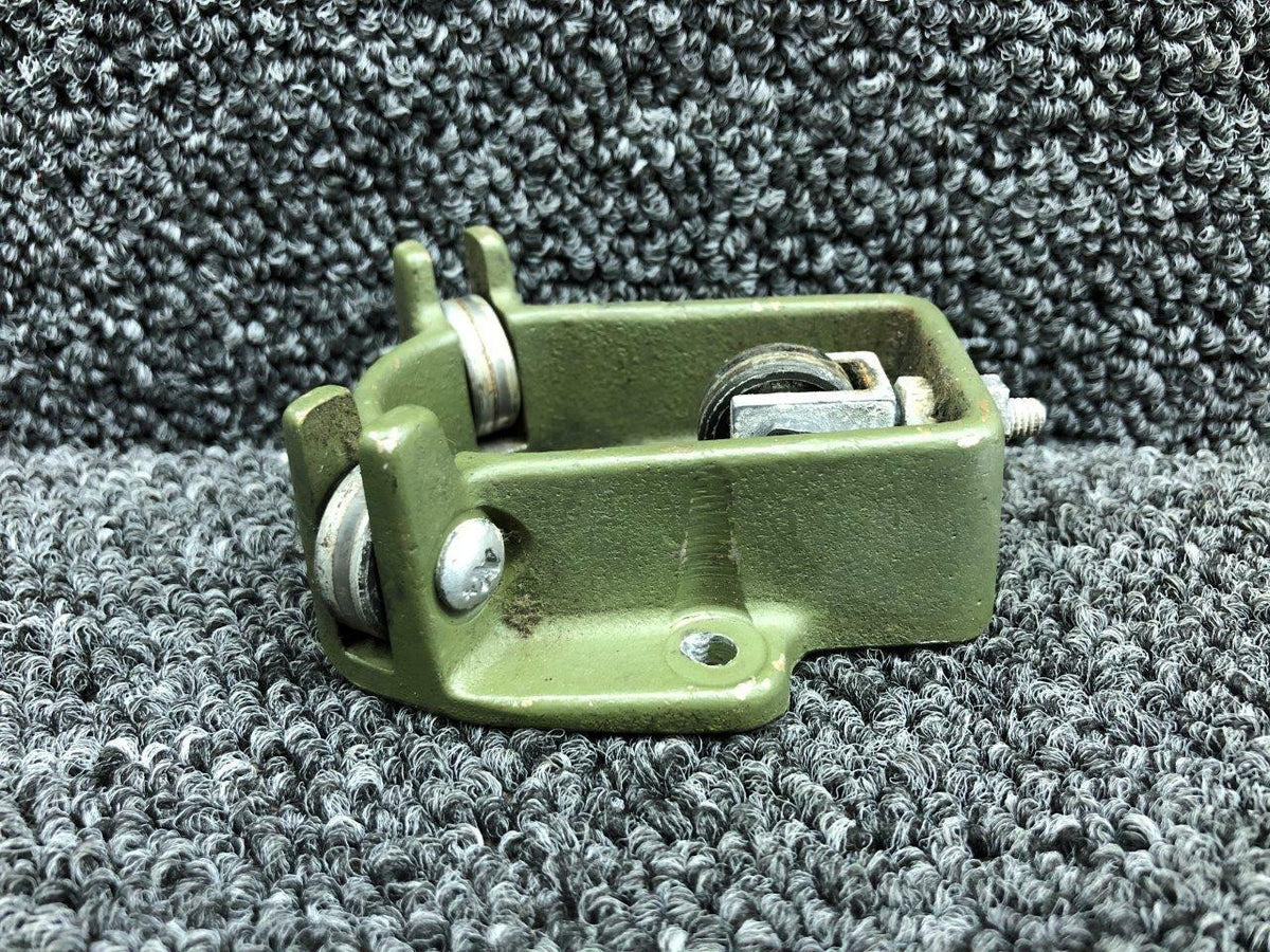 Cessna 5015077-2 WEU 5215077-2 Cessna 401 Control Column Support LH / RH