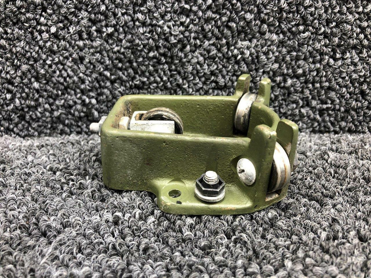 Cessna 5015077-2 WEU 5215077-2 Cessna 401 Control Column Support LH / RH