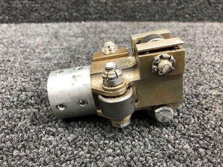 Cessna 5015017-1 Cessna 401 Control Yoke Roller Support LH / RH
