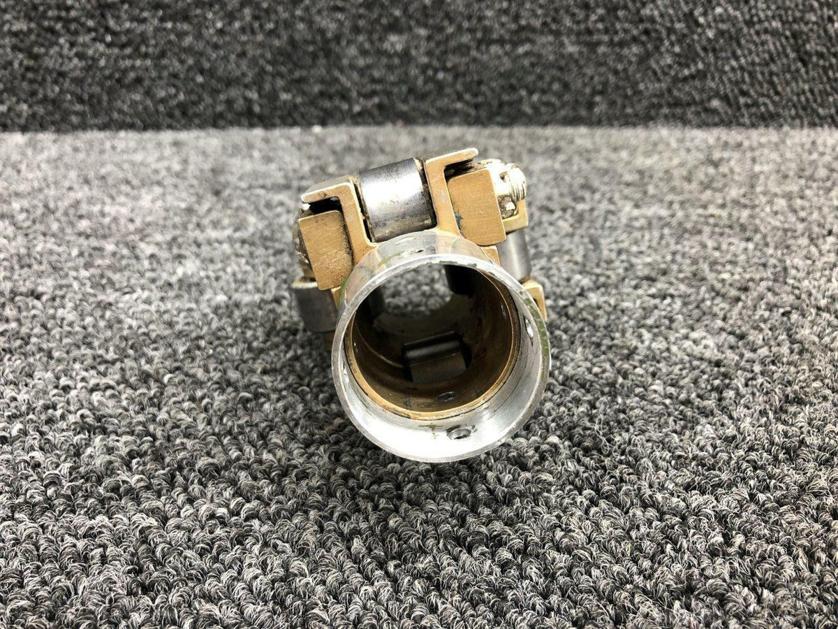 Cessna 5015017-1 Cessna 401 Control Yoke Roller Support LH / RH