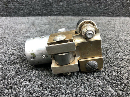 Cessna 5015017-1 Cessna 401 Control Yoke Roller Support LH / RH