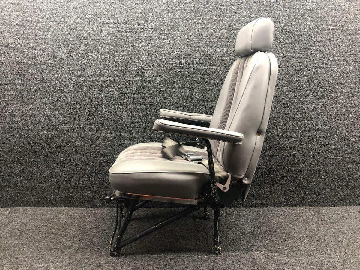 Cessna 5014000-1 Cessna 401 Passenger Seat Forward Facing LH / RH W/ Armrest