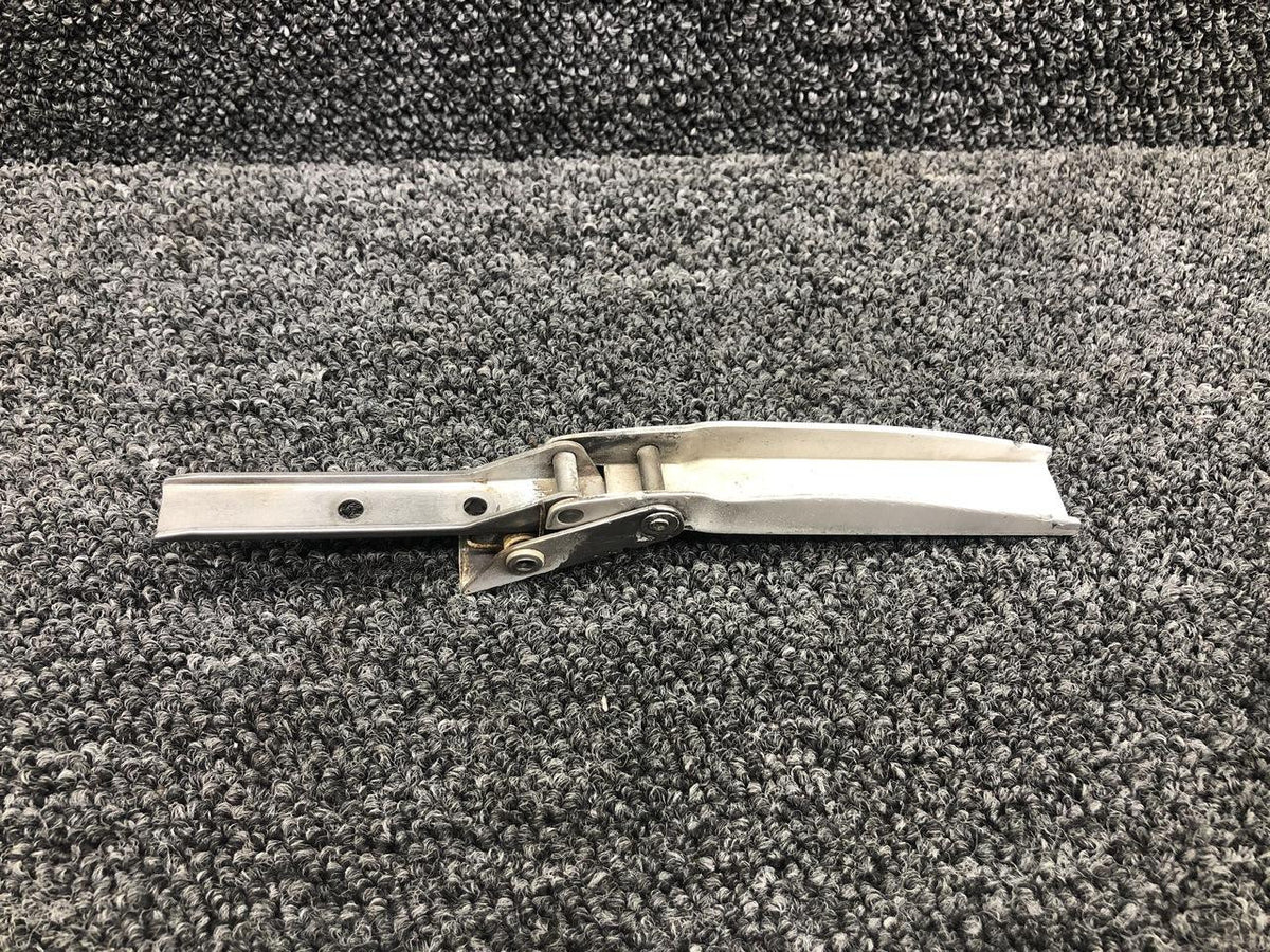 Beechcraft H2109-4 Beechcraft F33A Cowl Door Handle Assembly RH