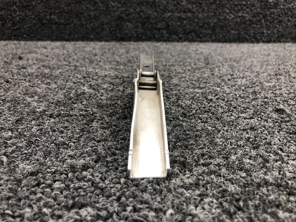 Beechcraft H2109-4 Beechcraft F33A Cowl Door Handle Assembly RH