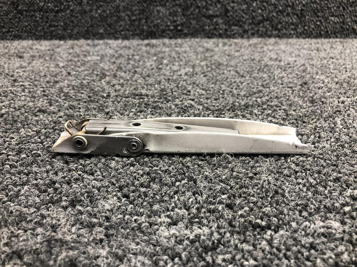 Beechcraft H2109-4 Beechcraft F33A Cowl Door Handle Assembly RH