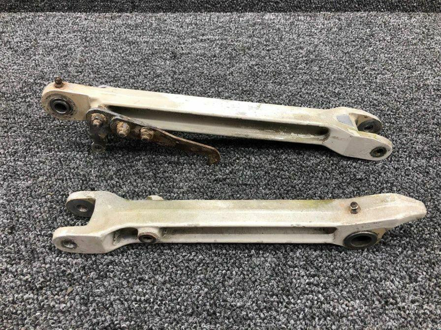 Cessna 0841103-7 / 0841102-4 Cessna 320 Main Gear Side Link Assy LH W/ Uplock Hook