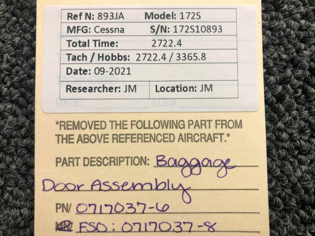 Cessna 0717037-6 USE 0717037-8 Cessna 172S Baggage Door Assembly
