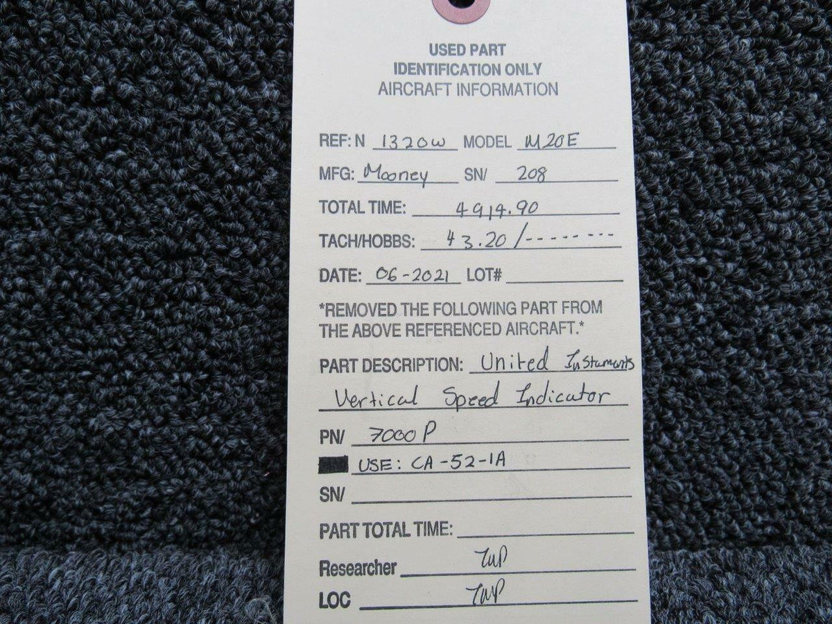 United Instruments 7000P USE CA-52-1A United Instruments Vertical Speed Indicator