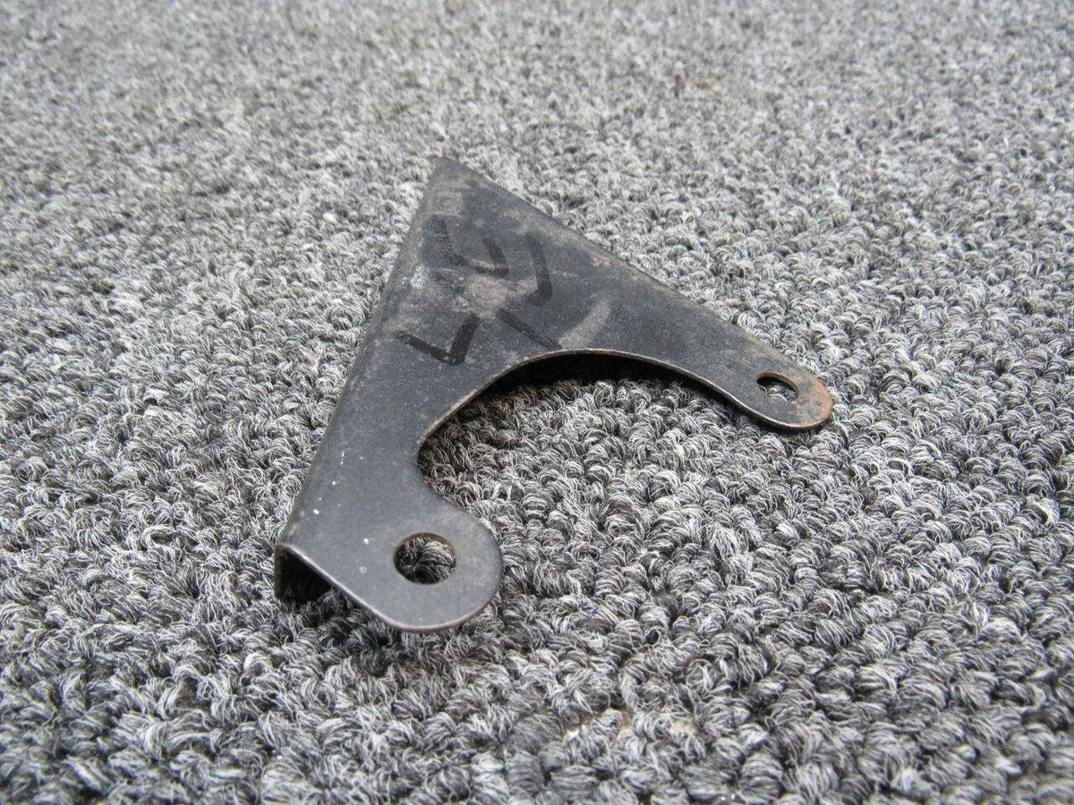 Piper 18200-000 Piper Bracket Assy Front Center Baffle NEW OLD STOCK SA