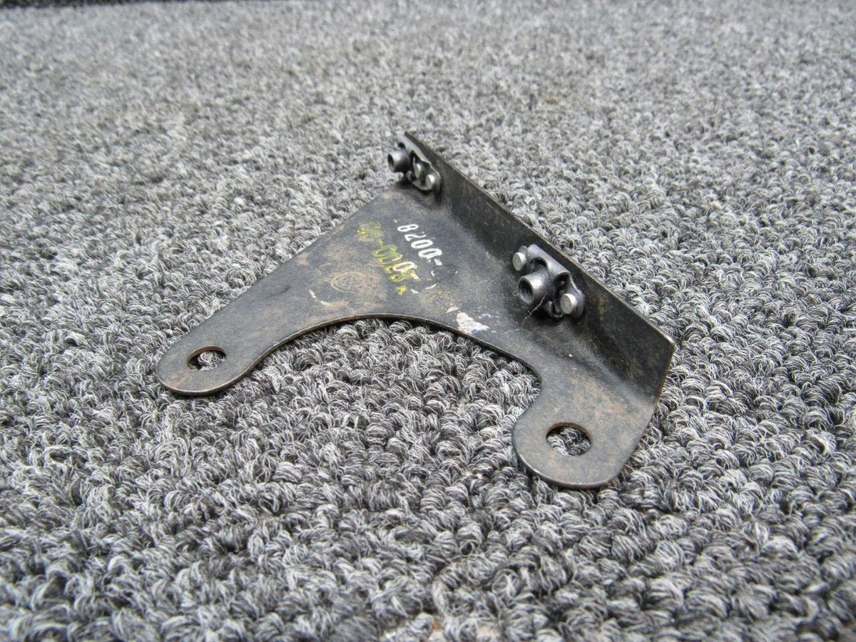 Piper 18200-000 Piper Bracket Assy Front Center Baffle NEW OLD STOCK SA