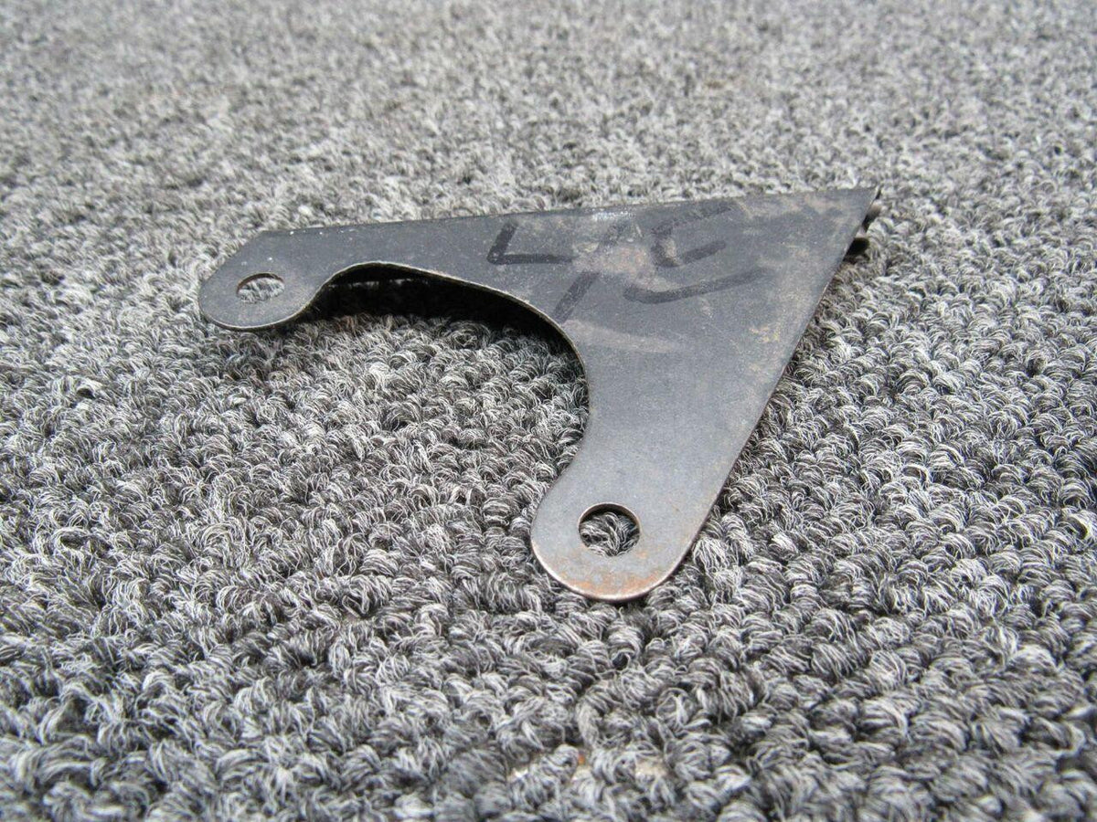 Piper 18200-000 Piper Bracket Assy Front Center Baffle NEW OLD STOCK SA